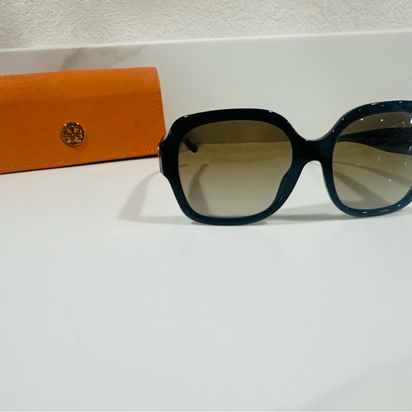 Tory Burch Black Oversized Sunglasses - Picture 5 of 9